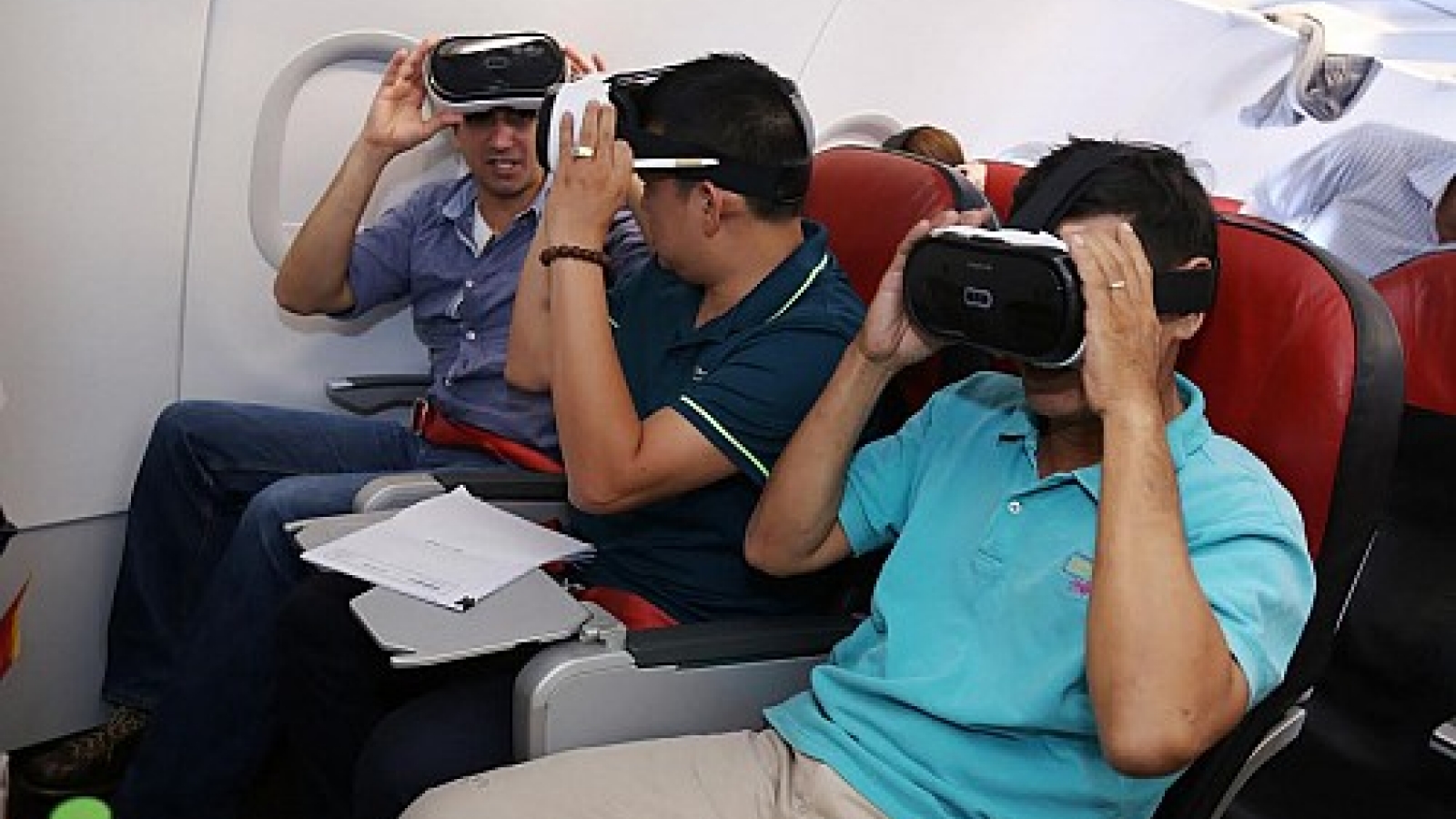 Vietjet offers 100,000 zero-fare tickets for int’l services