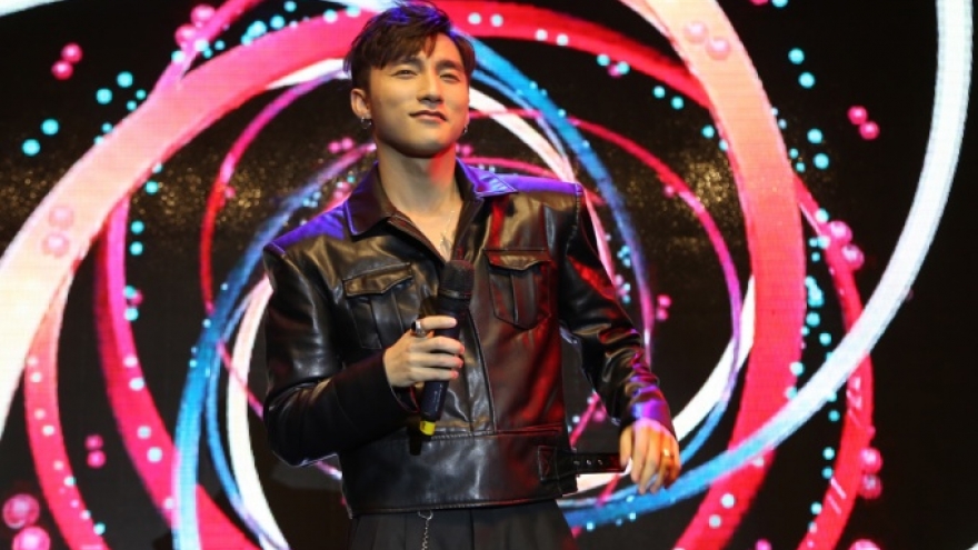 Vietnamese pop star rings out over SEA Games in Malaysia