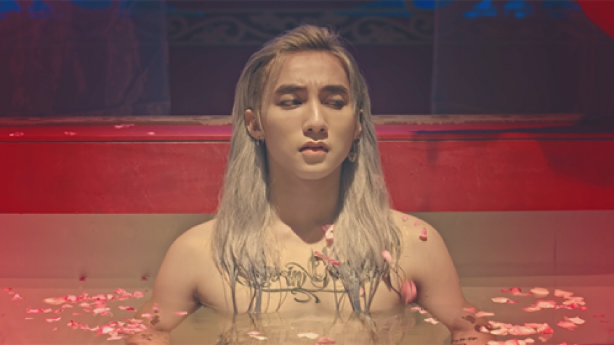 First Vietnamese pop star hits 1 million YouTube subscribers