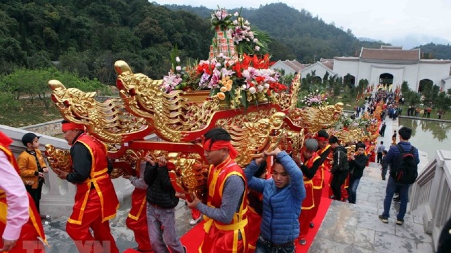 Quang Ninh: Spring festivals start National Tourism Year 2018