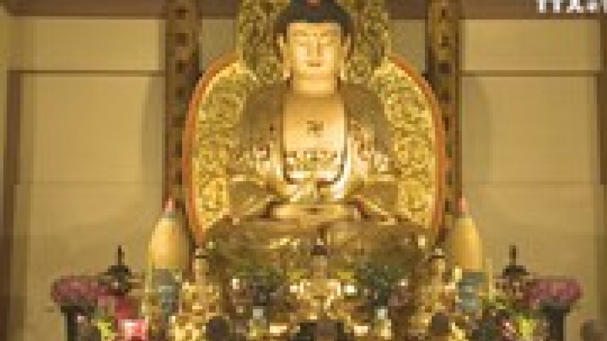 People flock to pagodas for a prosperous year ahead