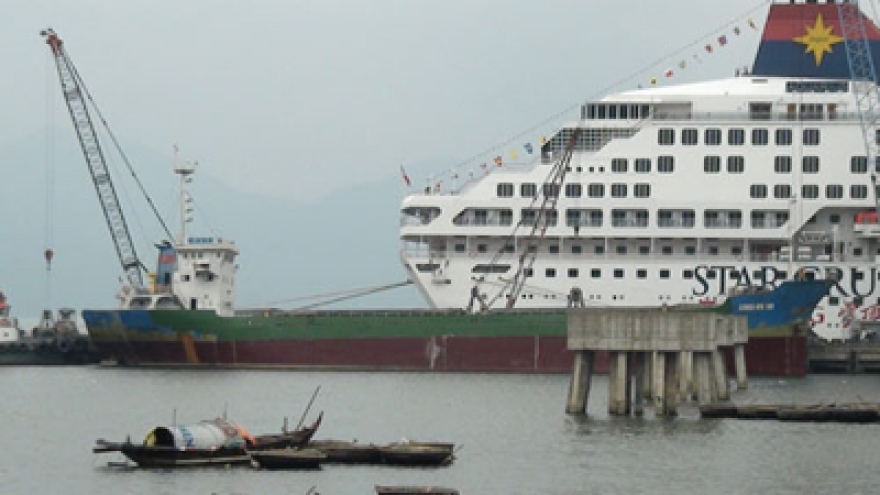 SuperStar Aquarius brings foreigners to Vietnam