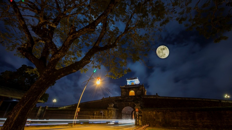 In photos: Admire the beauty of Supermoon in Thua Thien-Hue 