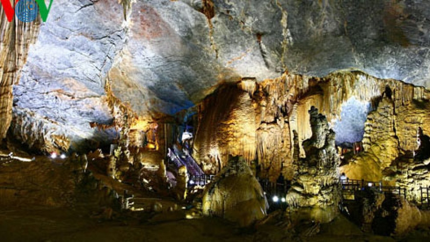 Splendid scenery of Thien Duong cave