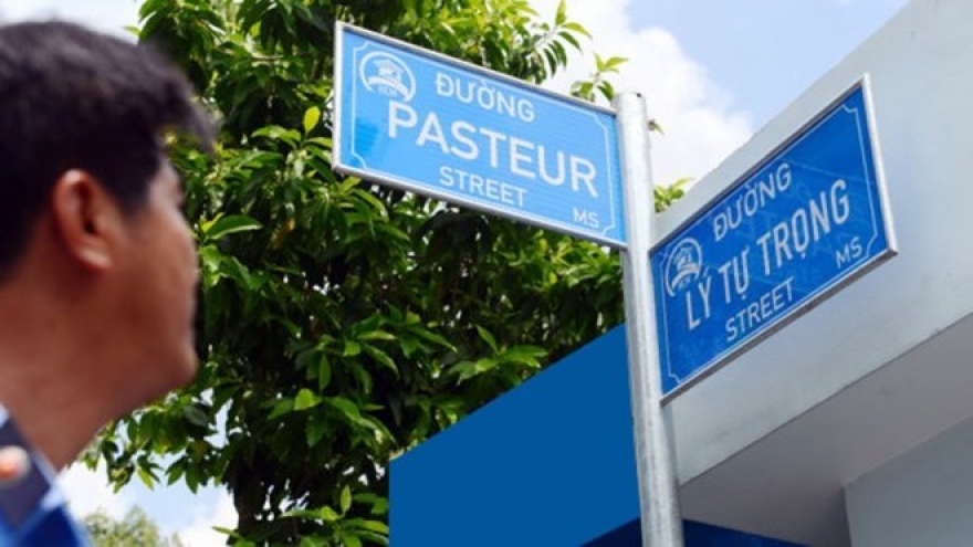 HCM City to use English on street signs