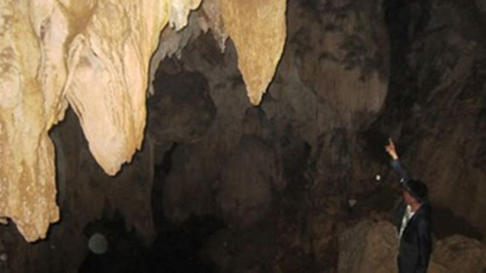 Residents discover new cave in Thanh Hoa