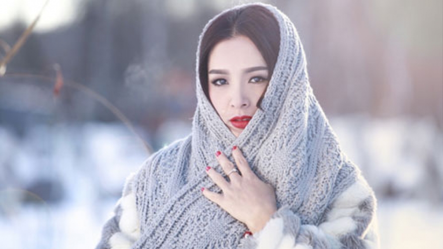 Thuy Hang poses in severe Russian winter