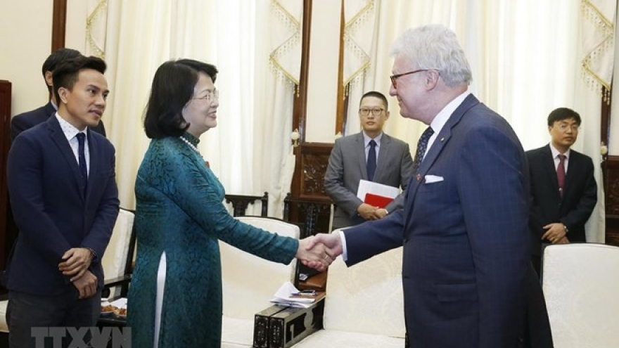 Vice President hosts Australian Governor of Queensland