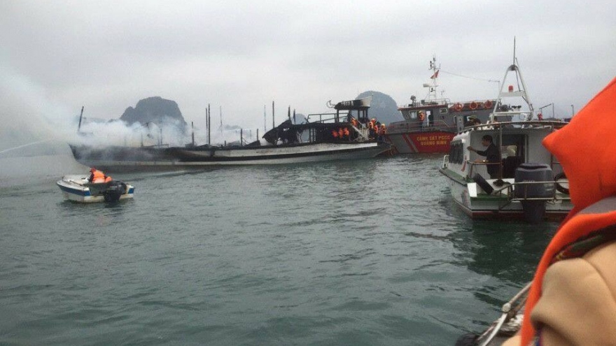 Cruise ship catches fire on Ha Long Bay, nobody hurt