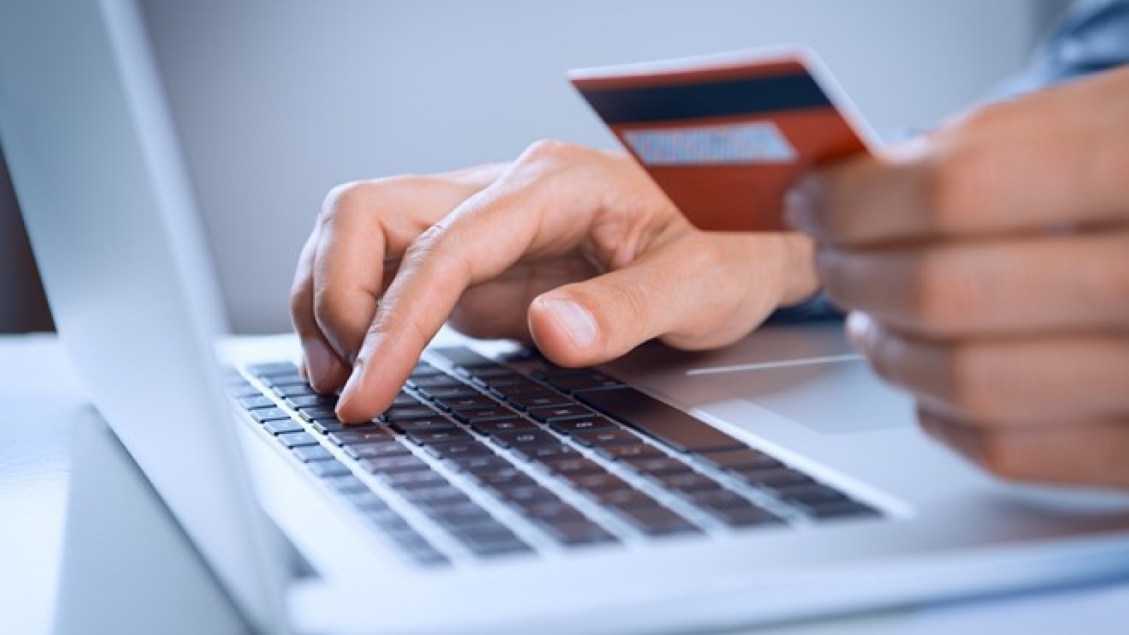 Vietnam takes the lead in ASEAN in online shopping