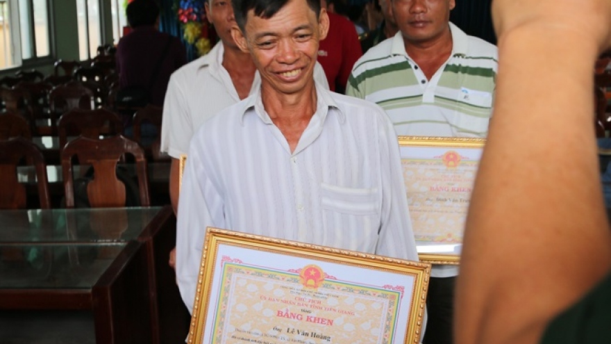 Tien Giang fishermen honoured following rescue of Philippine crew 