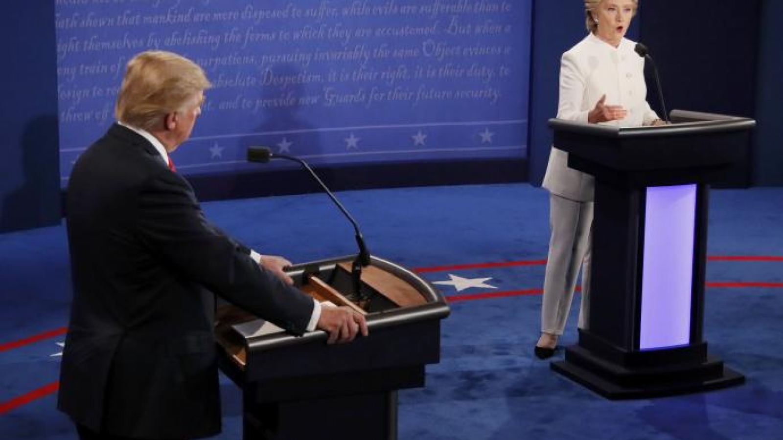 Trump, Clinton face off one last time before Nov. 8