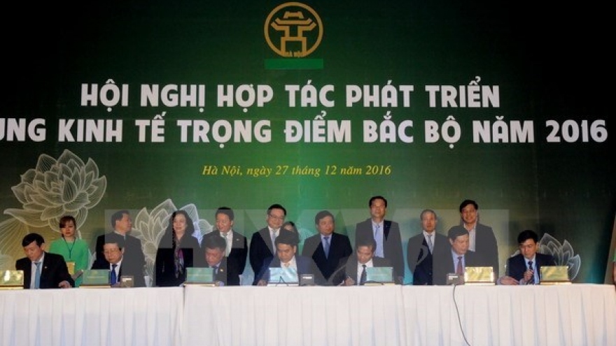 Hanoi signs cooperation deal with 14 northern provinces, cities