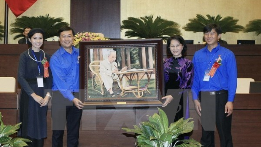 NA Chairwoman meets young role models