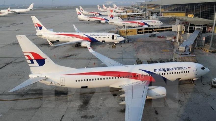 Malaysia Airlines buys 50 Boeing jets