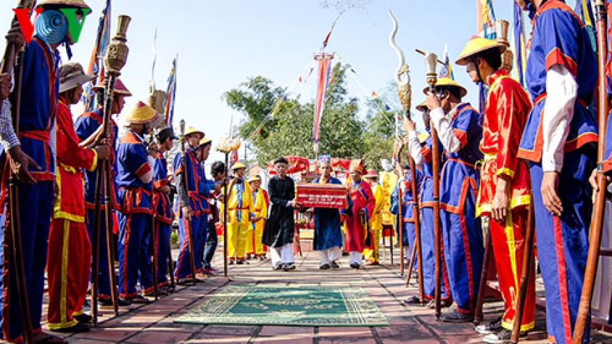 Tuy Loan communal house festival