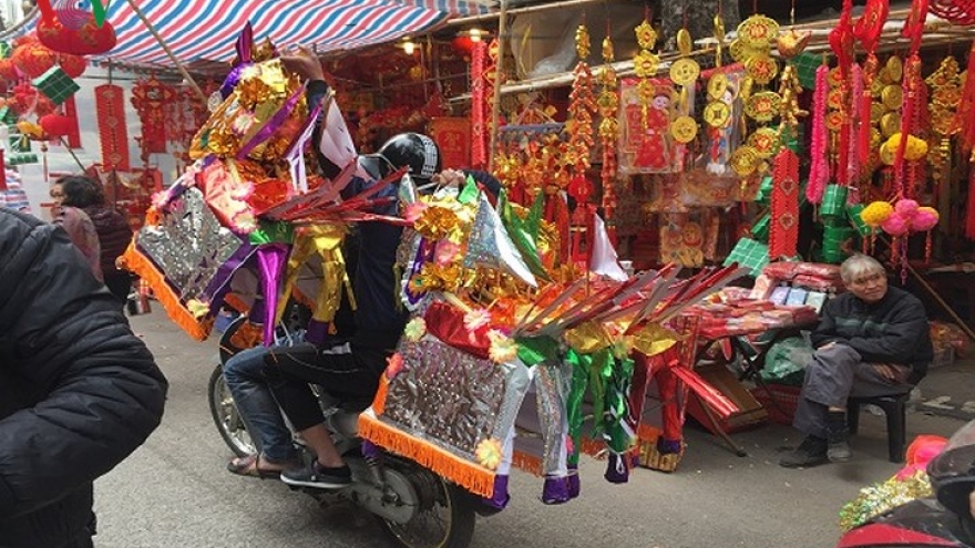 Shops and stalls abuzz with trade for Kitchen God Day