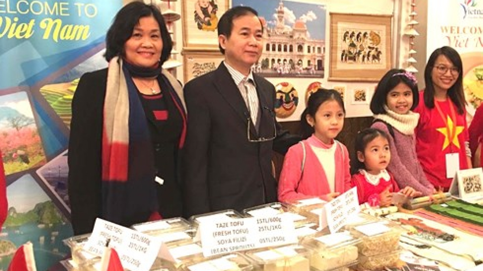Vietnam handicrafts impress visitors at Turkey charity fair