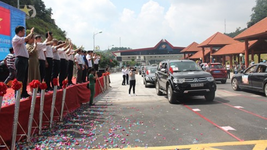 Self-drive tour across Vietnam-China border launched 