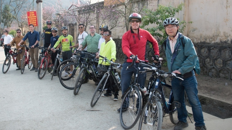 US Ambassador cycles to raise environmental awareness