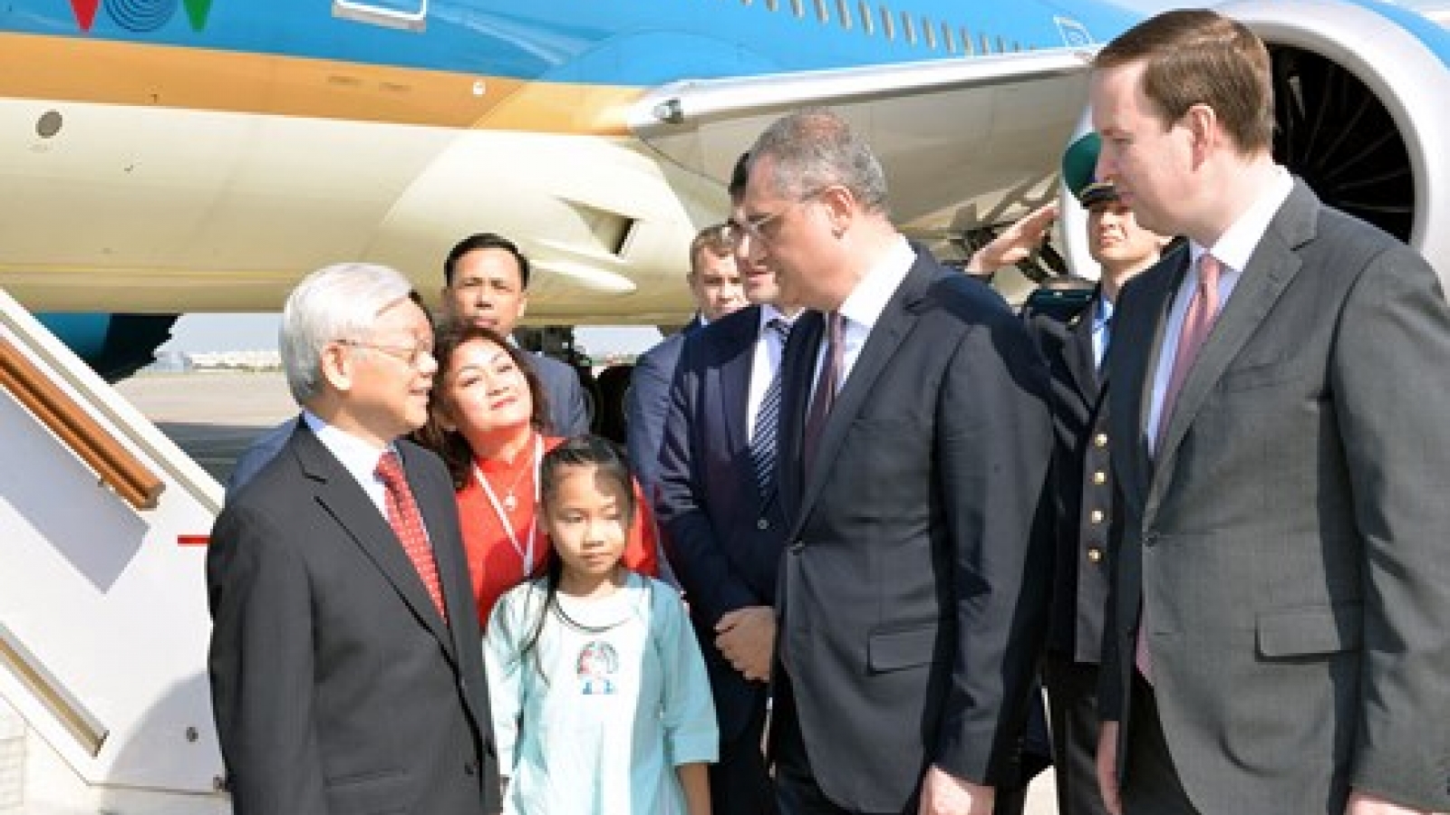 Party leader begins Russia visit