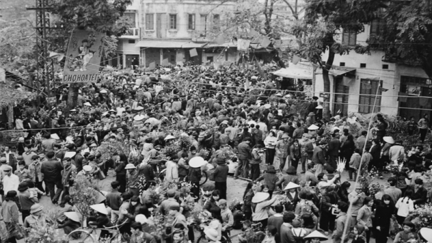 Yesteryear photos of Tet in Hanoi prior to renewal process