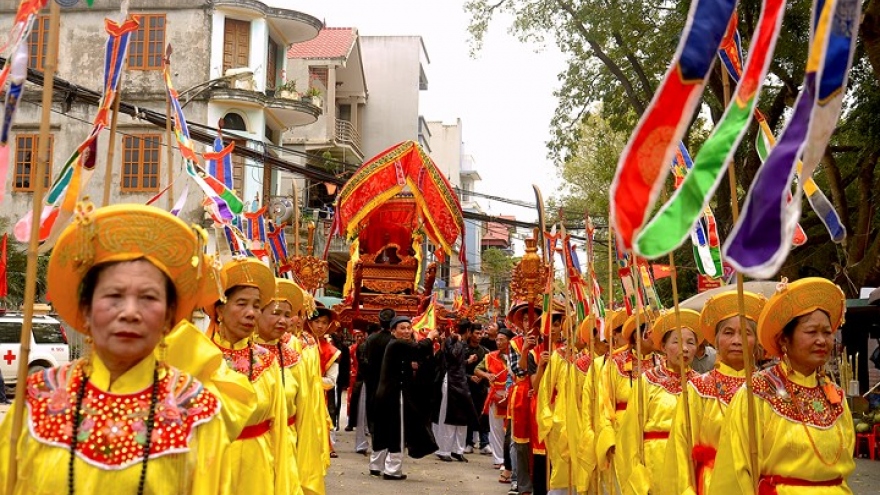 Thay pagoda festival draws crowds from near and far