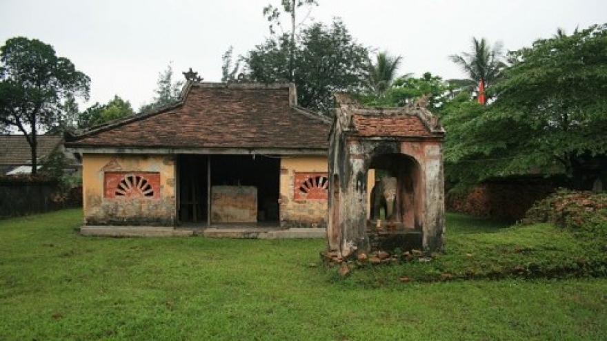 Hue completes temple restoration  