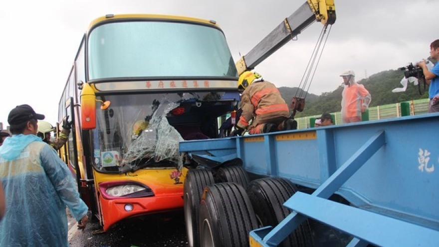 Vietnamese tourists emerge unhurt in car collision in Taiwan
