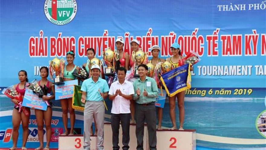 Tam Ky team triumphs at int’l women’s beach volleyball tourney