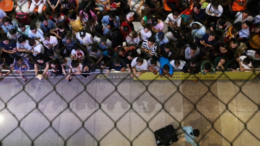Flights get expensive in national holiday travel rush