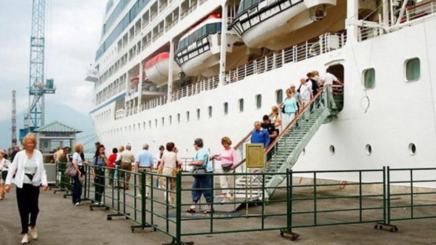 7,000 luxury cruise travellers flock to Vietnam