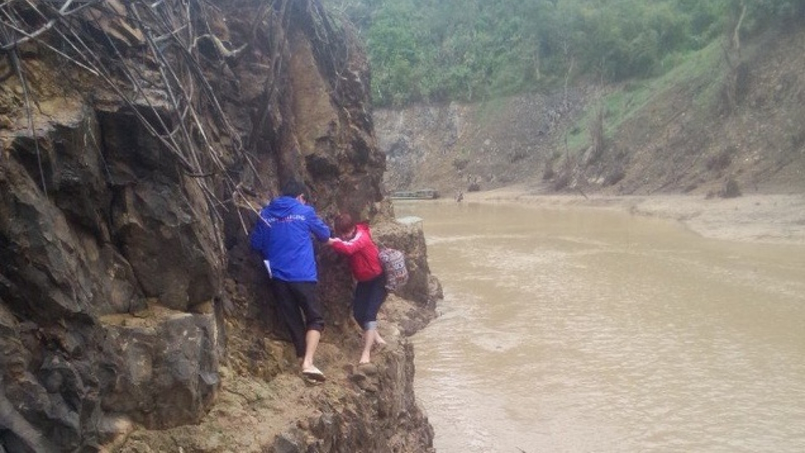 Teachers in mountainous areas experience tough lives