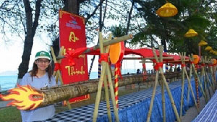 Longest-ever Tet cake made