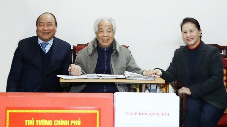 Government, NA leaders pay Tet visit to former Party General Secretary