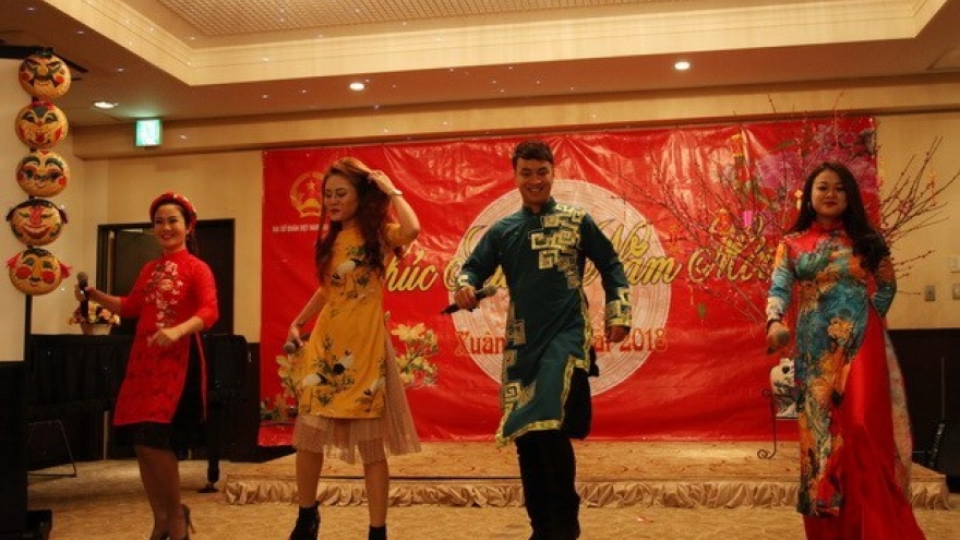 Vietnamese communities abroad celebrate Tet