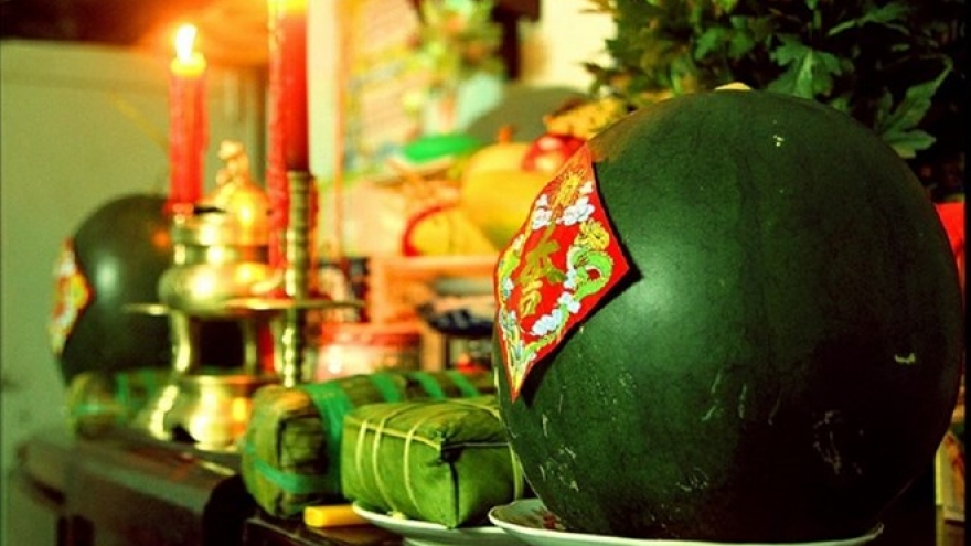 Artist shares philosophy behind Tet altar