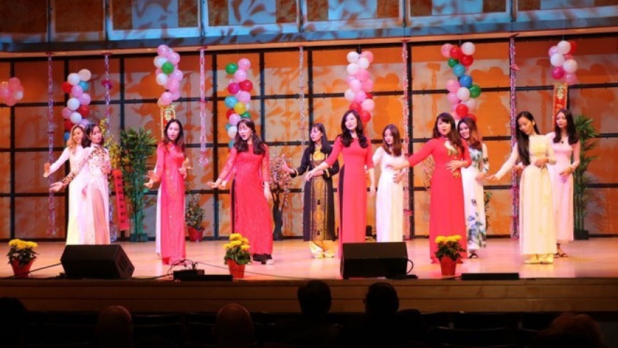 Vietnamese expats in Canada gather for Tet celebration