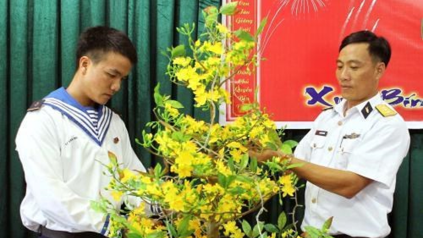 President sends Tet greetings to Truong Sa soldiers, residents