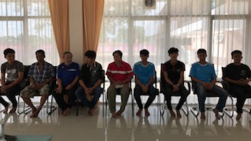 Thailand hands 9 fishermen over to Vietnam