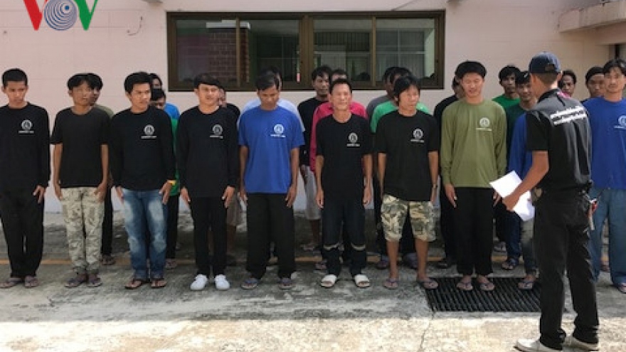 Thailand hands over 27 Vietnamese fishermen 