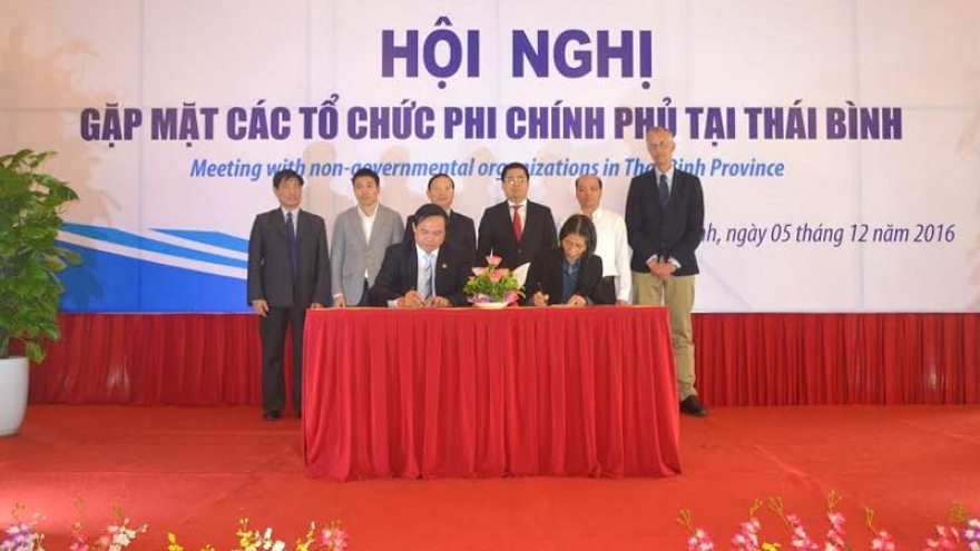 Government leaders meet in Thai Binh with NGOs