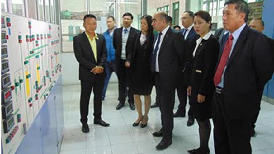 Uzbek Deputy PM visits Vietnam rice industry