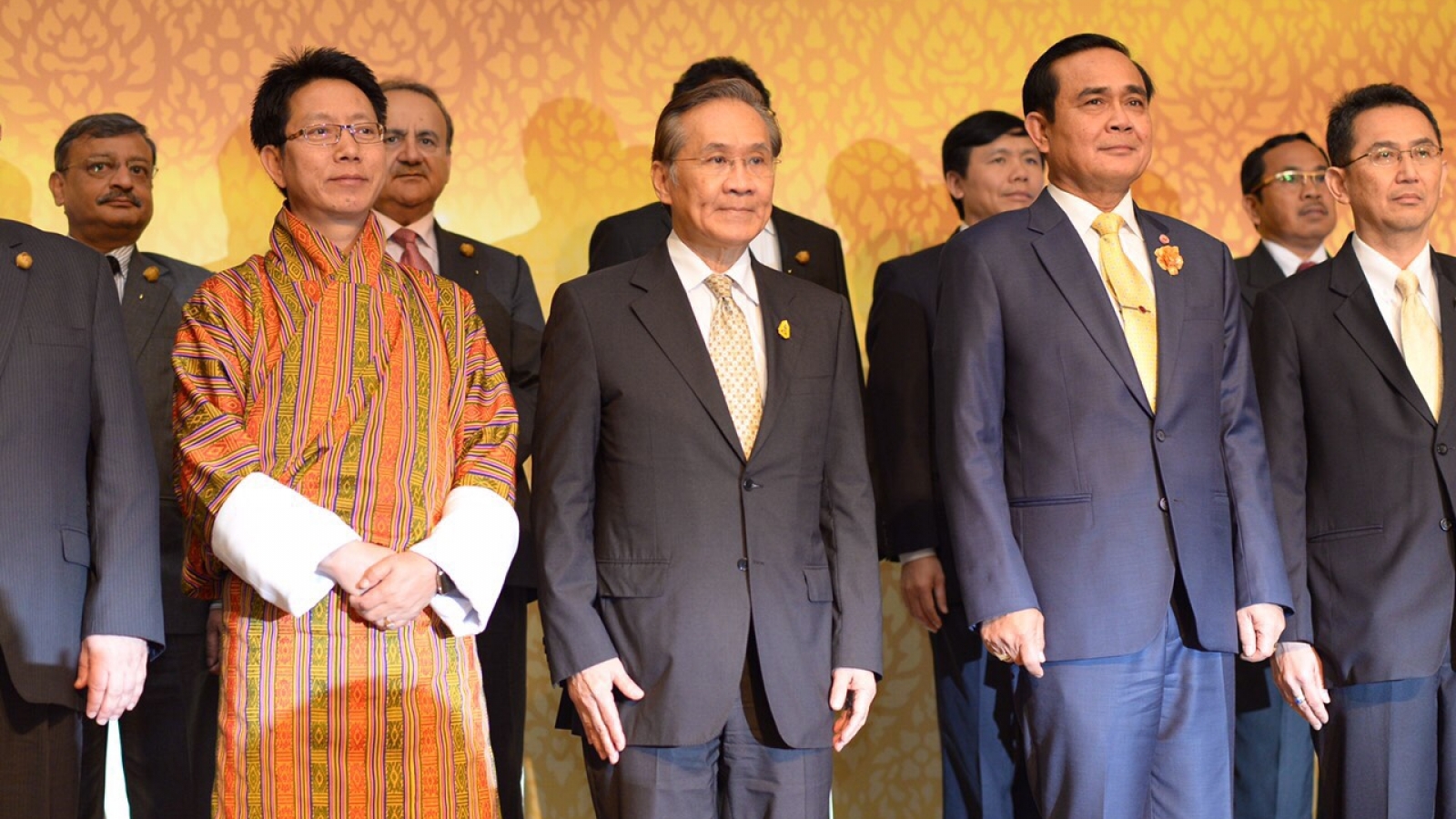 Thai PM calls on all sectors to address global threats