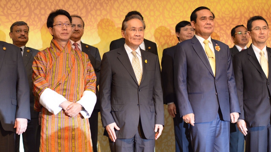 Thai PM calls on all sectors to address global threats