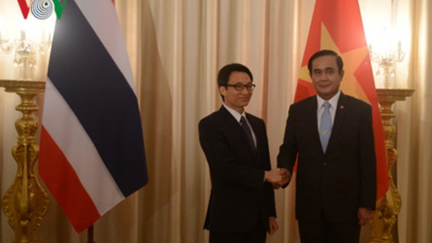 Deputy PM holds talks with Thai counterpart, concludes visit