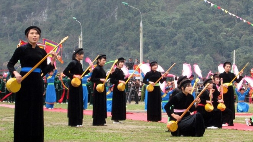 
        VN prepares UNESCO application for Then singing
                              