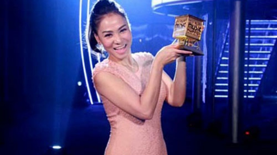 Thu Minh wins Best Asian Artist award 