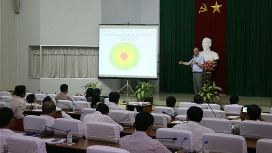 
        Vinh Long, Dutch firm boost cooperation in agriculture
                              
