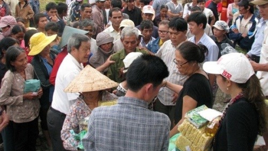 Kon Tum: gifts to disadvantaged people on Vu Lan Festival